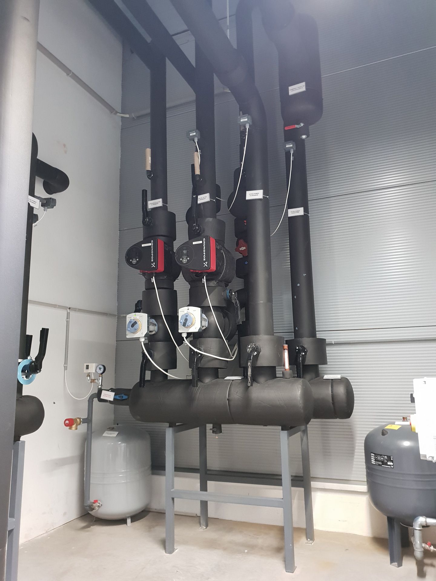 Ipari és középületek