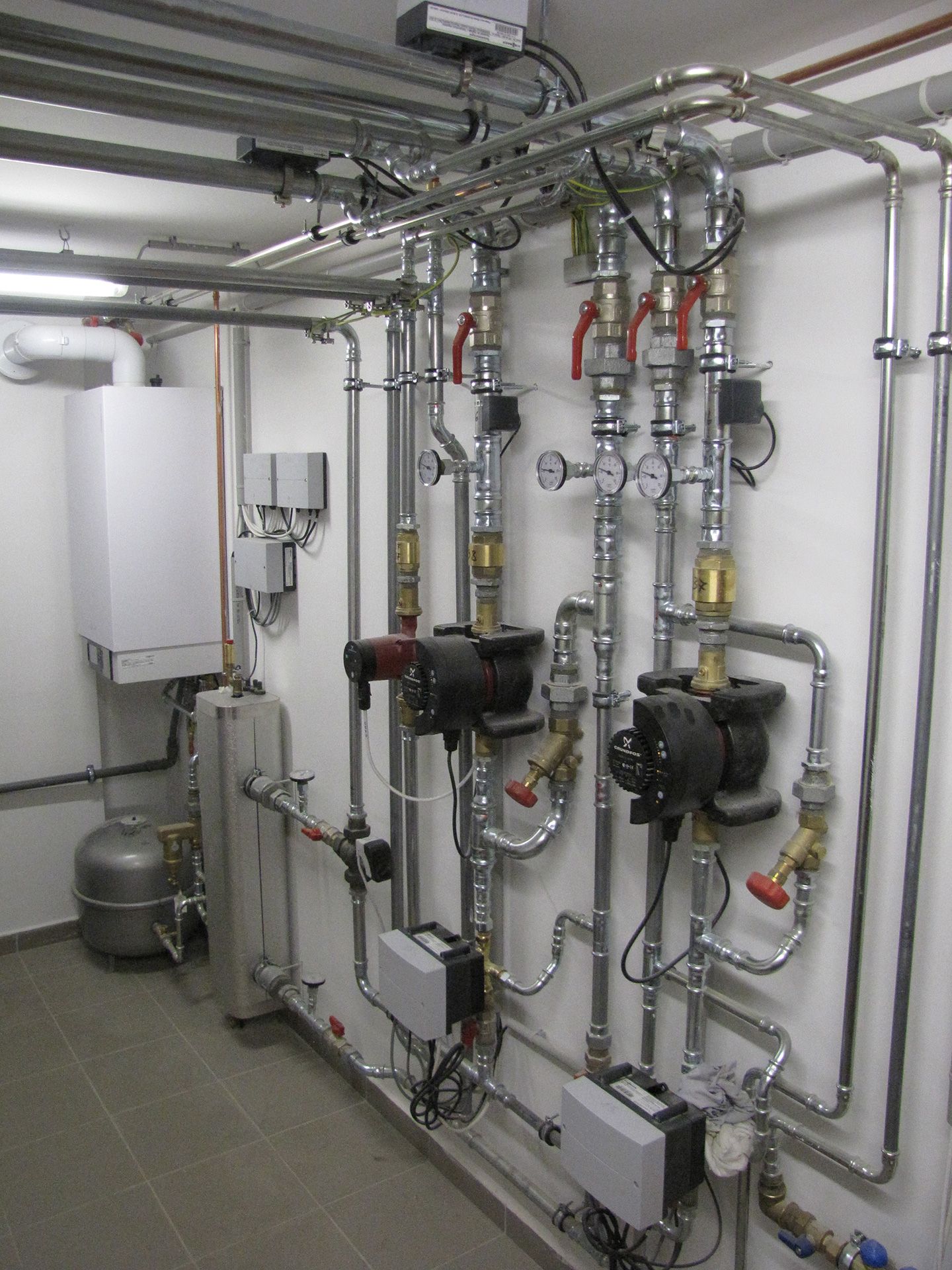 Ipari és középületek