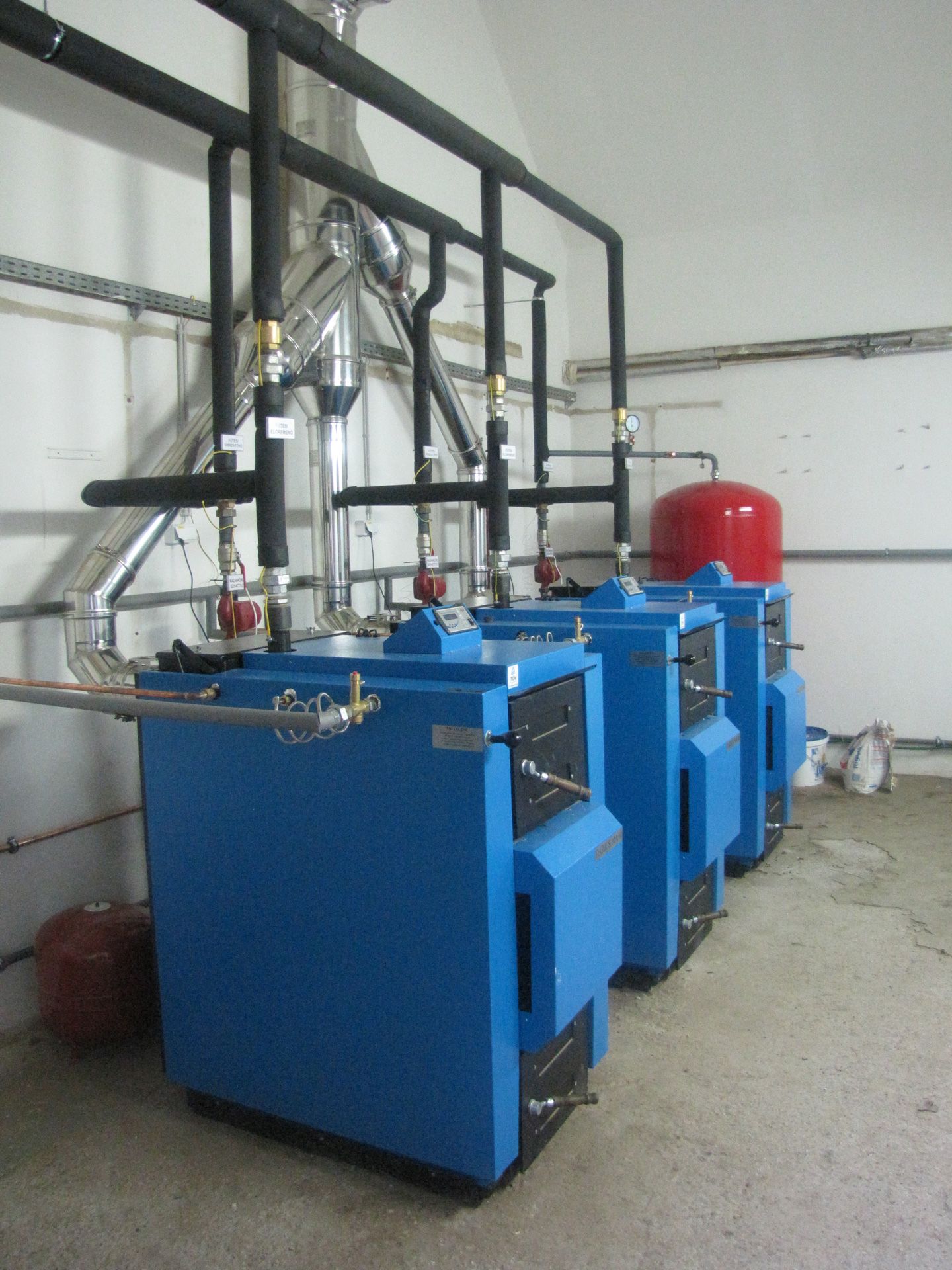 Ipari és középületek