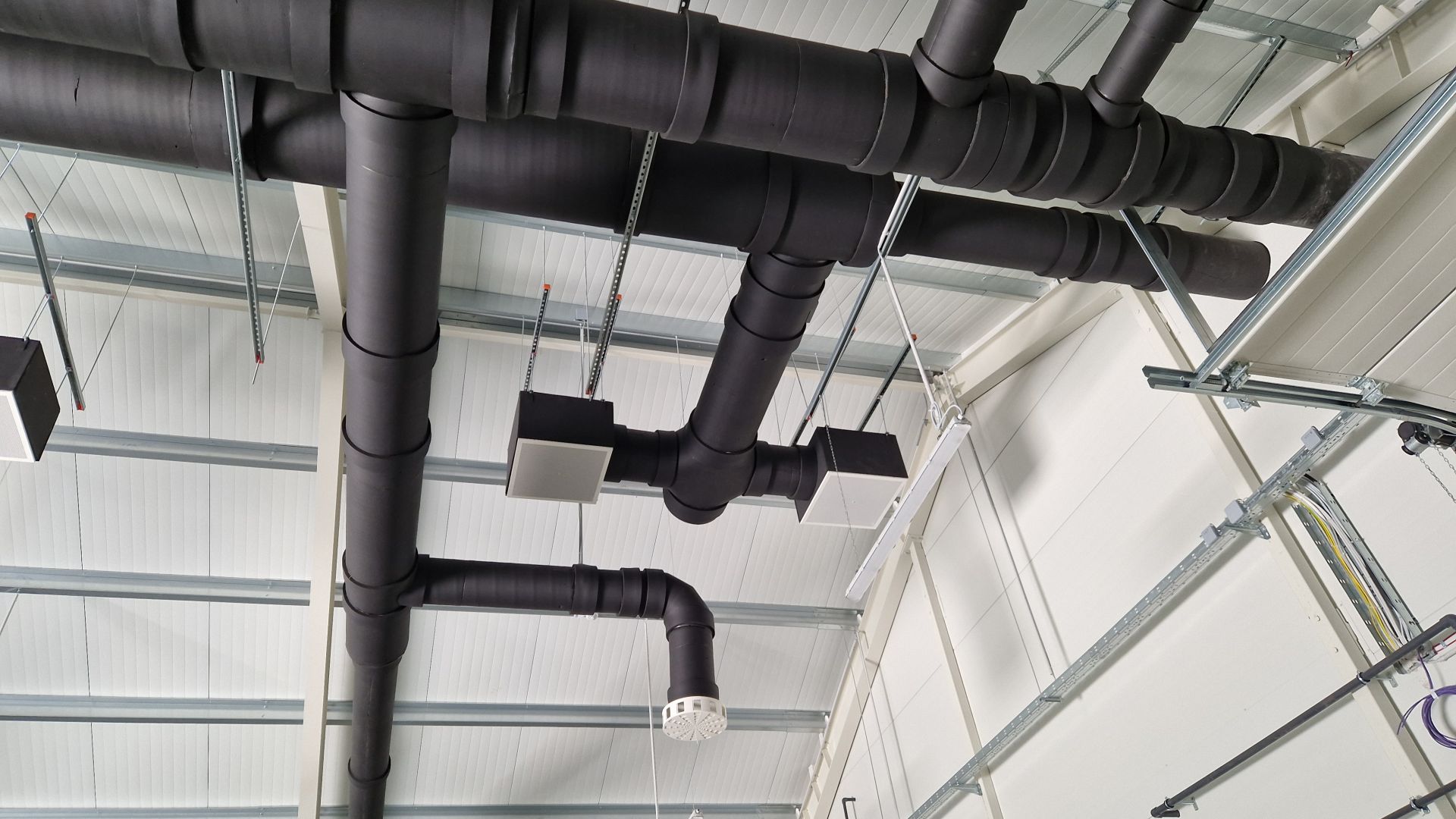 Ipari és középületek