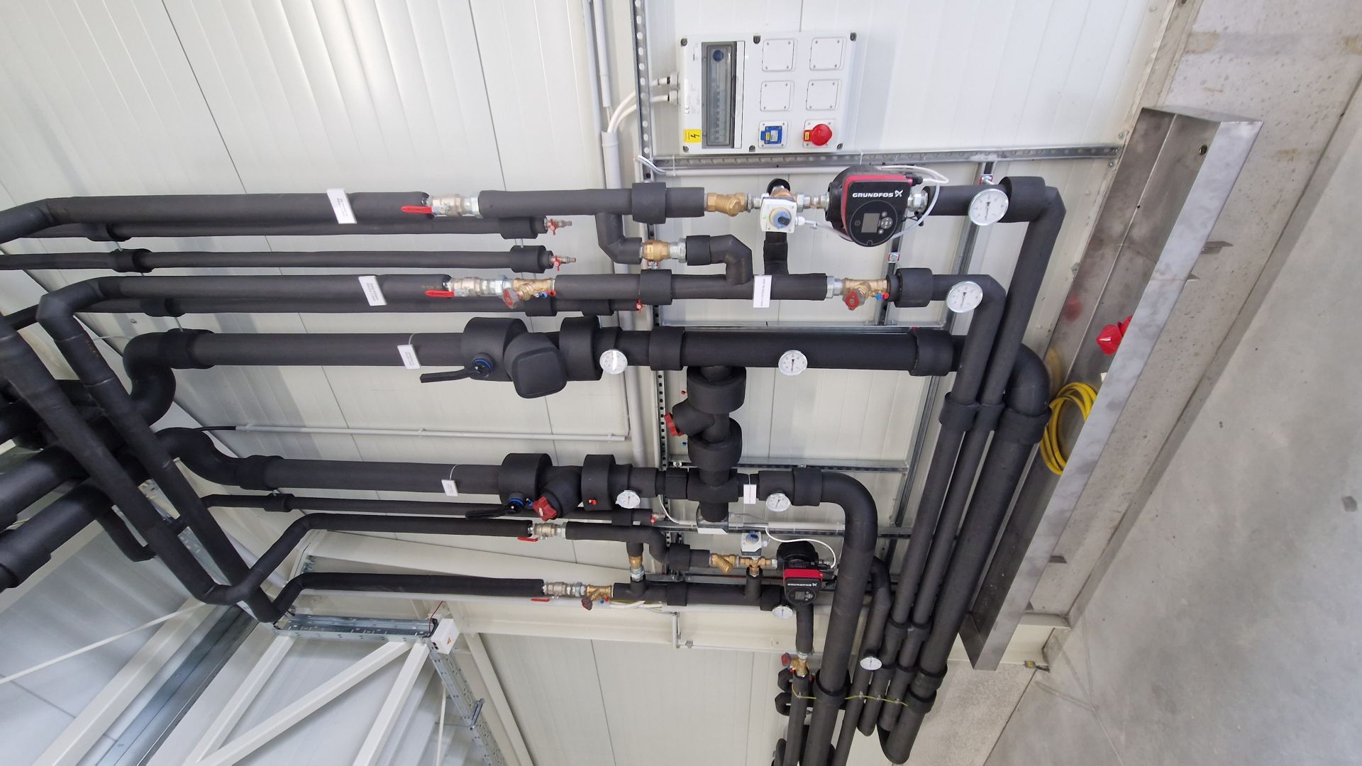 Ipari és középületek