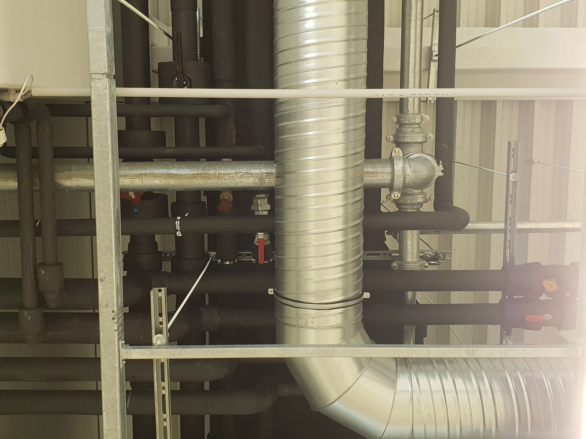 Ipari és középületek