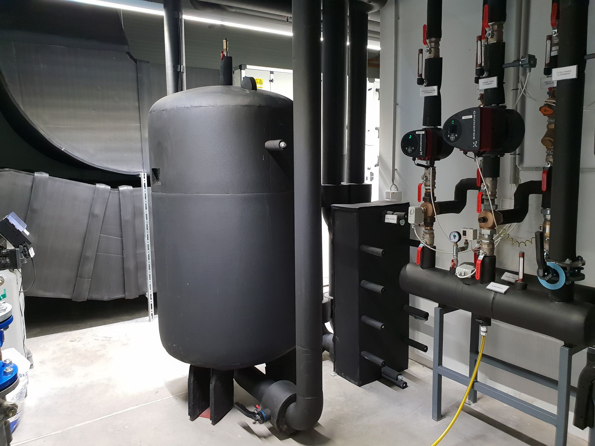 Ipari és középületek