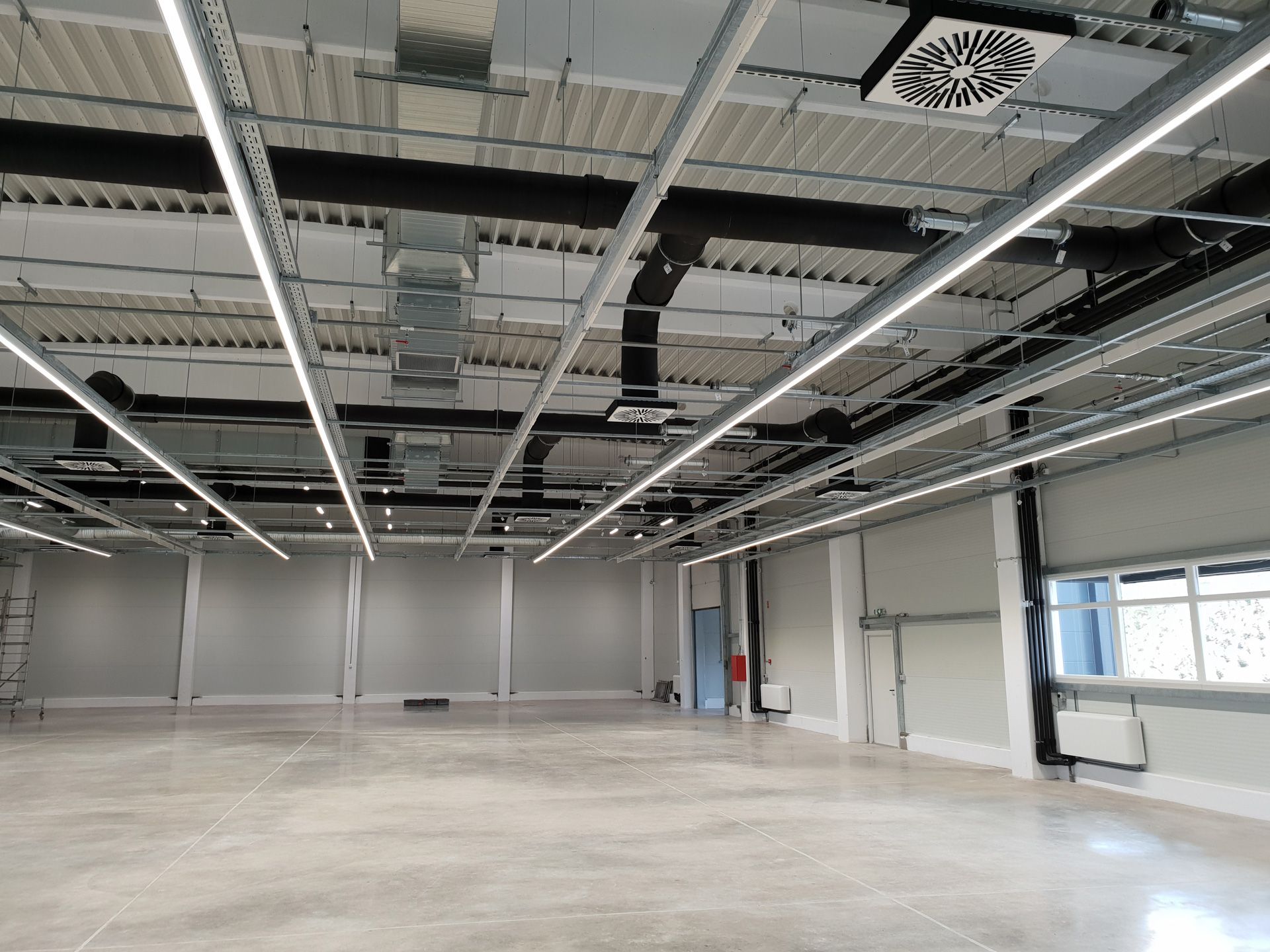 Ipari és középületek