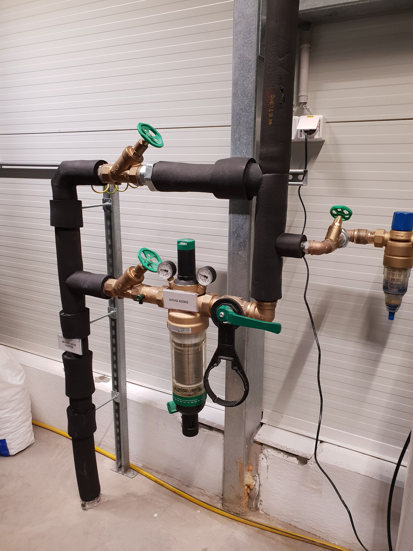 Ipari és középületek